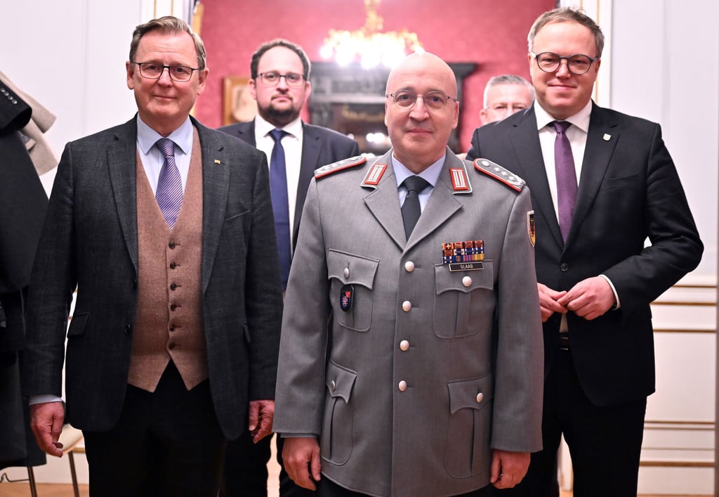 Bodo Ramelow mit militärischen Ehren als Ministerpräsident verabschiedet