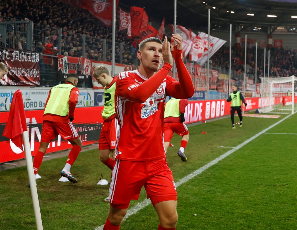 Niclas Stierlin glaubt weiter an das Projekt beim Halleschen FC und verlängerte seinen Vertrag um zwei Jahre.