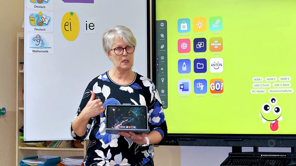 Kerstin Gebhardt, Leiterin der Grundschule in Schönhausen, gab dem Sozialausschuss des Verbandsgemeinderates Elbe-Havel-Land einen Einblick, welche Möglichkeiten digitale Tafeln und Tablets für den Unterricht bieten. In den Klassenräumen stehen mittlerweile die modernen Tafeln.
