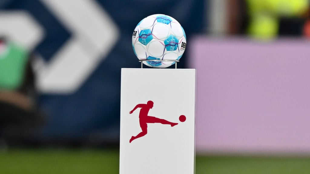 Eine neuer Spielball für den Bundesligen kommt: Adidas folgt auf Derbystar im deutschen Profifußball ab 2026.