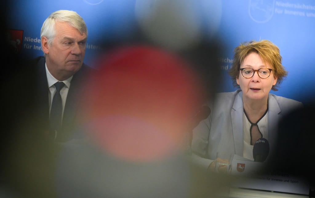 Landespolizeipräsident Brockmann und Innenministerin Behrens ordnen die Entwicklung der Kriminalstatistik ein.