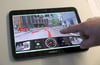 Der Straßenverkehr wird immer komplexer, damit steigen auch die Anforderungen an Fahranfänger. Viele Fahrschulen setzen inzwischen digitale Lernprogramme ein, um die Teenager besser vorzubereiten.