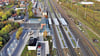 Blick aus der Luft auf den Sangerhäuser Bahnhof der Deutschen Bahn, die bauen will. Ganz rechts ist das Güterzuggleis zu sehen, das  bei den Arbeiten auf 740 Meter verlängert werden soll. Außerdem gibt es neue Stellwerke.