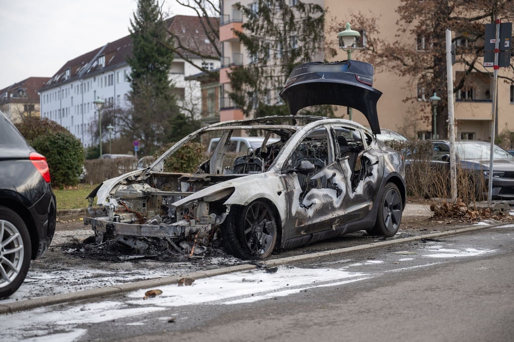 Da ein politisches Motiv bei dem Brand nicht ausgeschlossen werden kann, ermittelt der Staatsschutz.