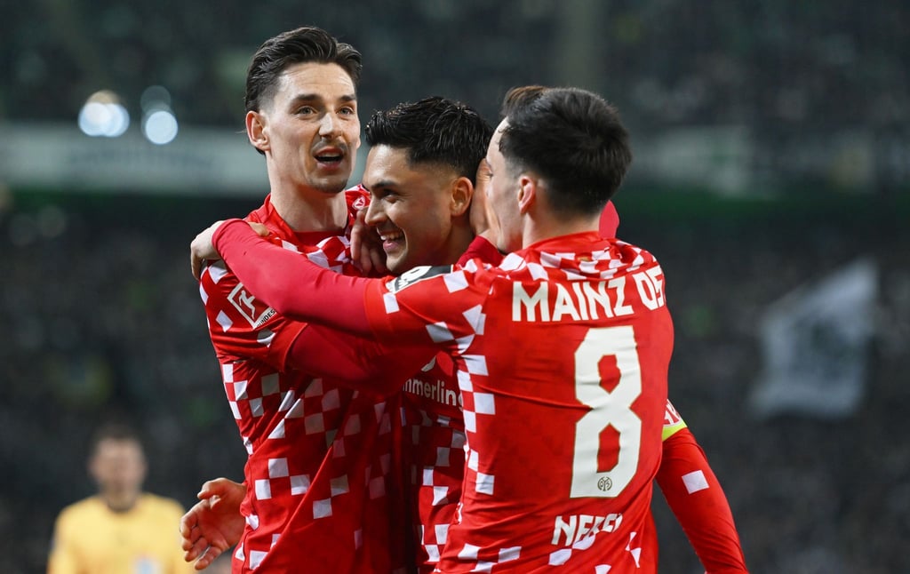 Nadiem Amiri (M) und der FSV Mainz 05 befinden sich derzeit im Höhenflug.