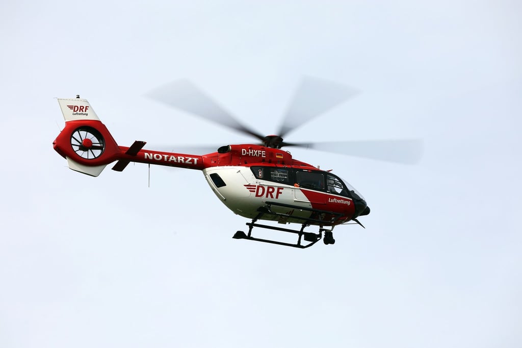 Ein Rettungshubschrauber brachte den Jungen in ein Krankenhaus. (Symbolbild)