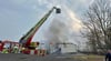 Die Feuerwehr im Einsatz beim letzten Großbrand. An der Sangerhäuser Gagarinstraße stand das  Fahrradcenter in Flammen.