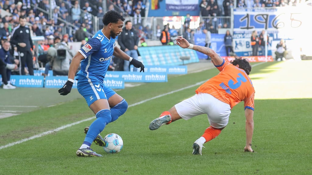 Xavier Amaechi vom 1. FC Magdeburg ist im Dribbling kaum zu stoppen.