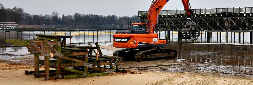 Ende Januar 2023 wurde der marode Aufbau der Tribüne entfernt. Der Bau einer Terrasse als Ersatz steht bevor.
