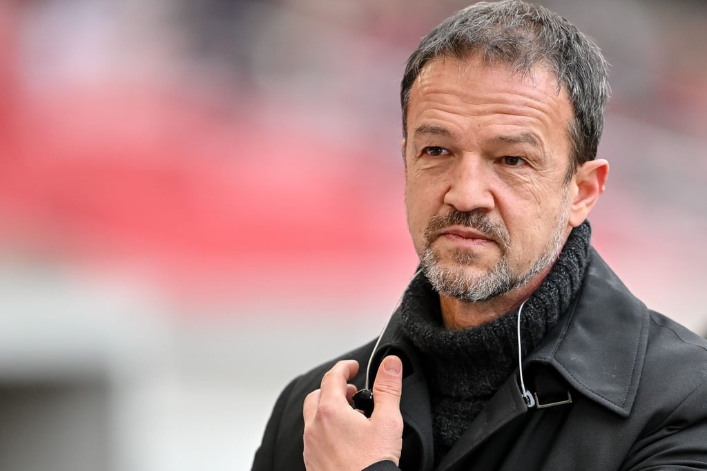 Fredi Bobic glaubt nicht recht an einen Wechsel von Florian Wirtz zum FC Bayern.