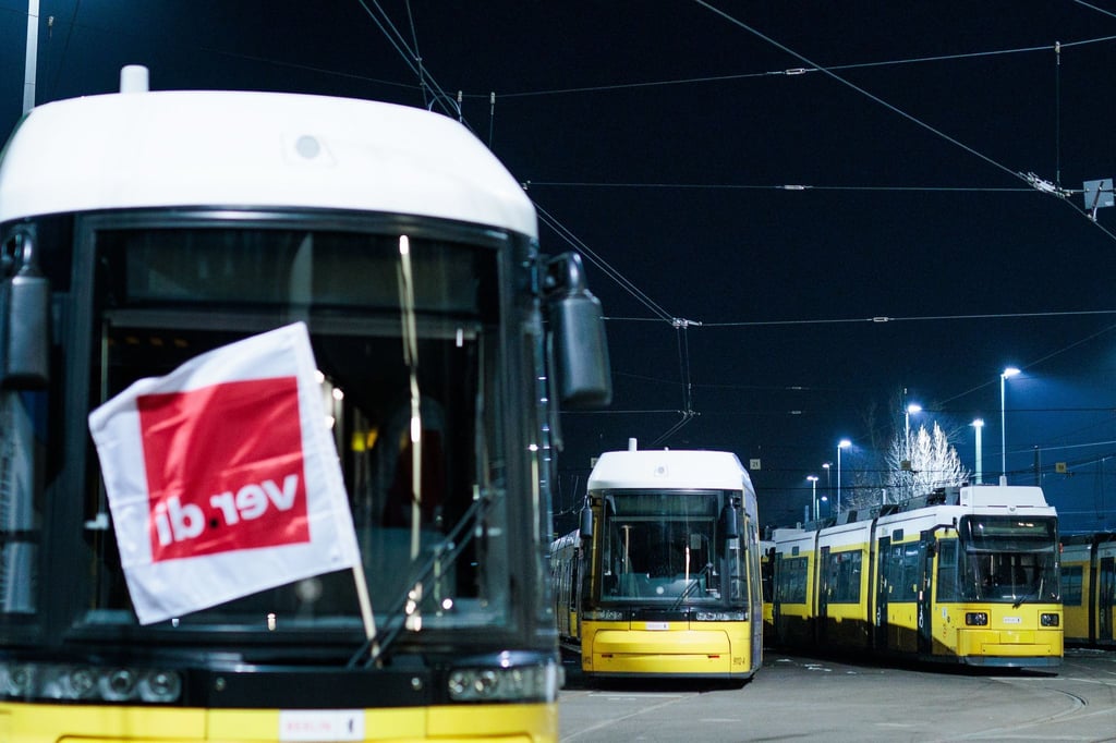 In der kommenden Woche stehen Busse und Bahnen in Berlin wieder zeitweise still.