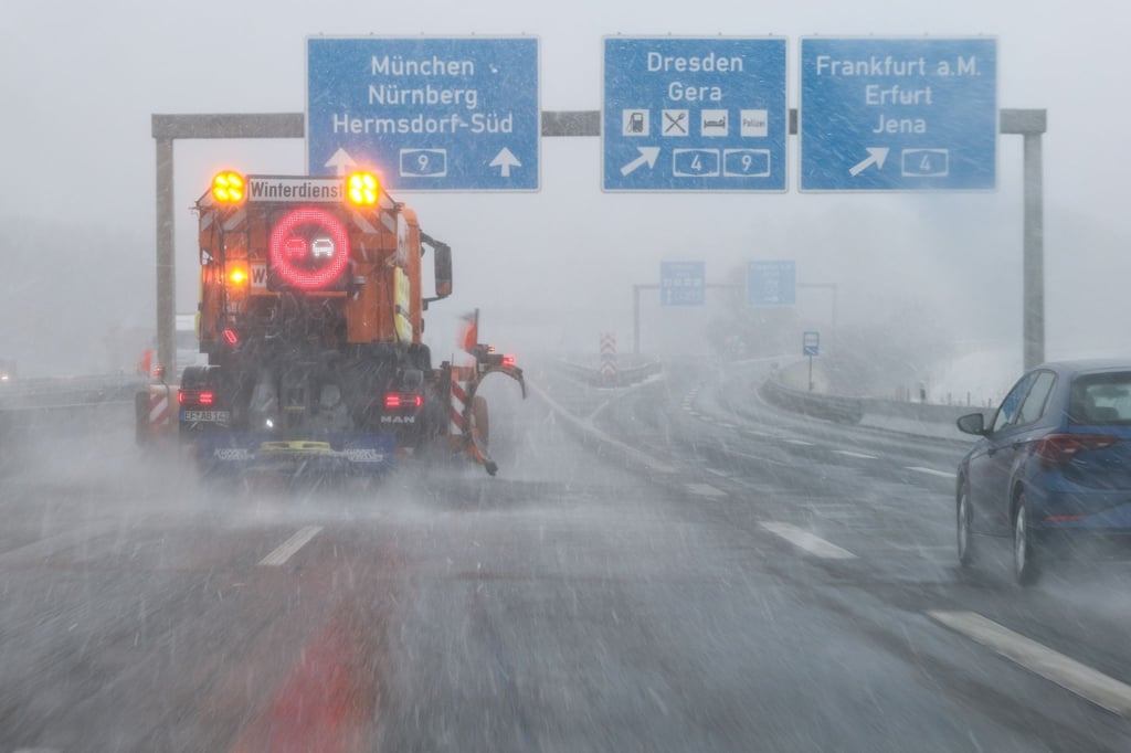 Auf den Autobahnen lief der Verkehr trotz Wintereinbruchs weitestgehend normal.