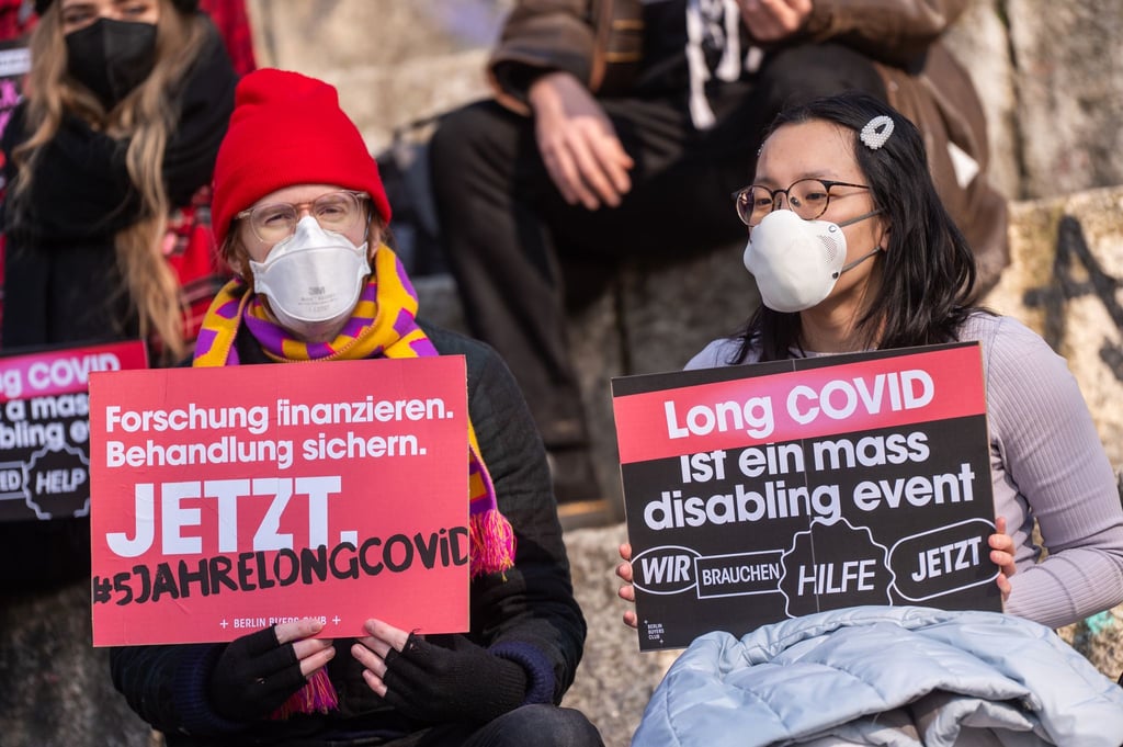 Menschen mit Long Covid leiden unter anderem unter einer starken, anhaltende Schwäche und Erschöpfung.