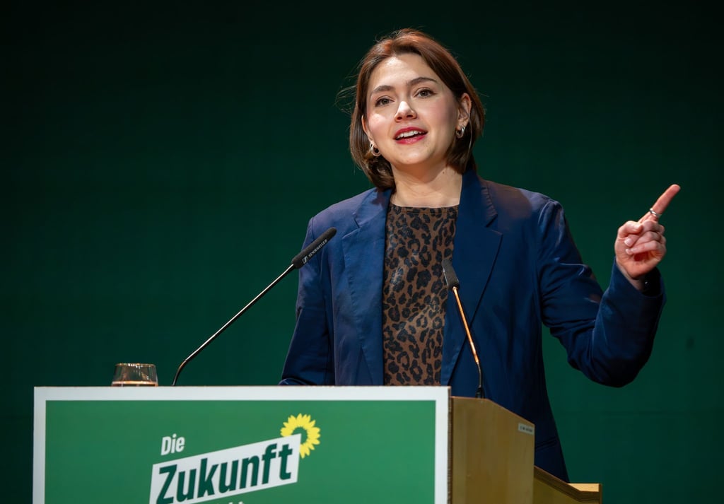 Die scheidende Brandenburger Grünen-Landesvorsitzende Hanna Große Holtrup attackiert die SPD/BSW-Koalition.
