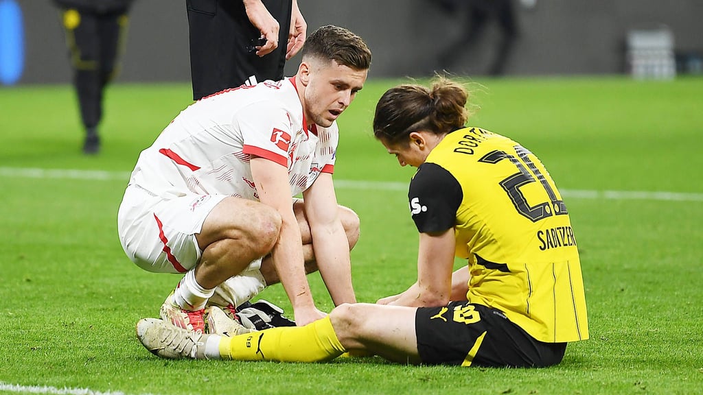 Zusammenprall der österreichischen Nationalspieler: Christoph Baumgartner und Marcel Sabitzer.