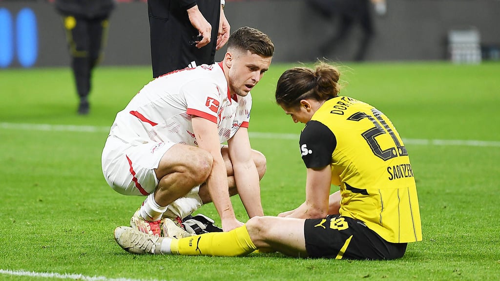 Zusammenprall der österreichischen Nationalspieler: Christoph Baumgartner und Marcel Sabitzer.