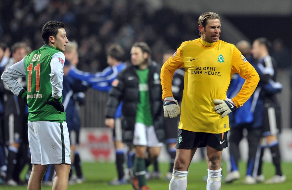 Einst bei Werder Bremen vereint: Mesut Özil (l) und Tim Wiese.