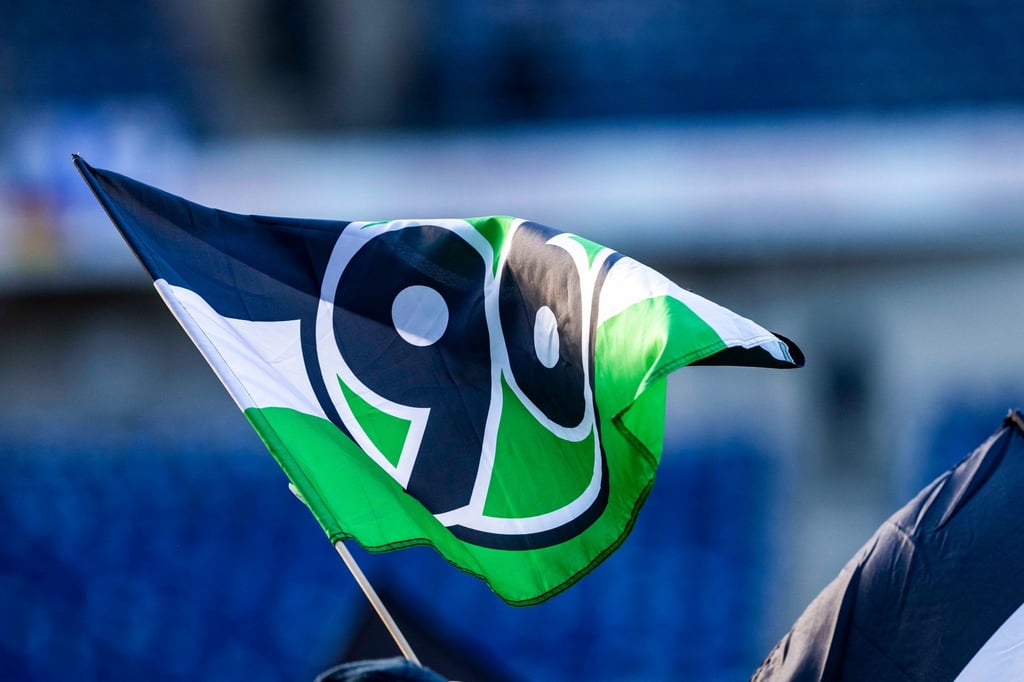 Warum es die Täter auf die Fahnen von Hannover 96 abgesehen hatten, ist nicht bekannt. (Archivbild)