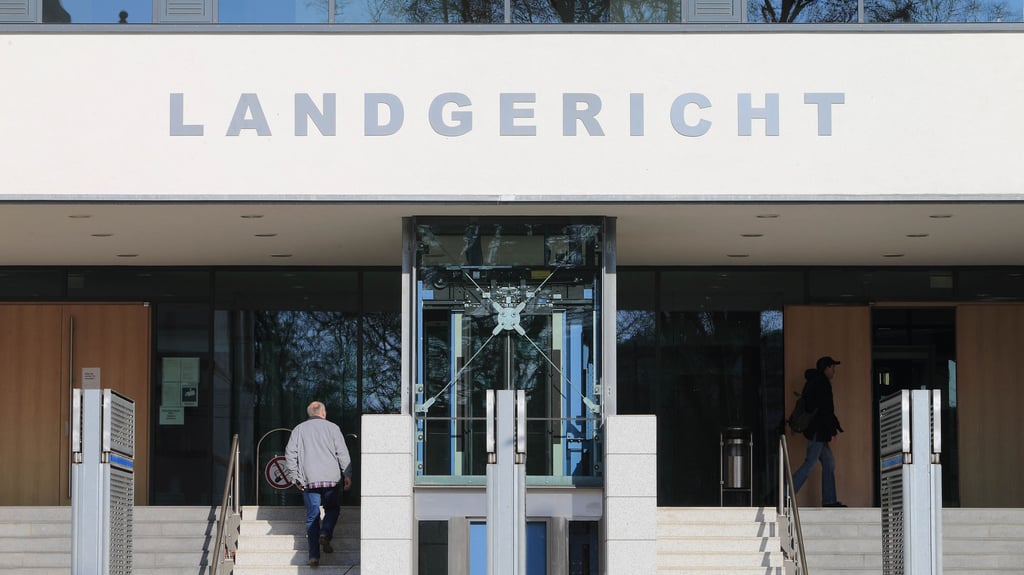 Der angeklagte Bernburger steht in Magdeburg vor Gericht.