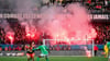 Montpelliers Fans zünden Pyrotechnik.