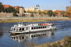 Das Ausflugsschiff "Stadt Wolfsburg" der Weißen Flotte auf der Elbe  in Magdeburg.