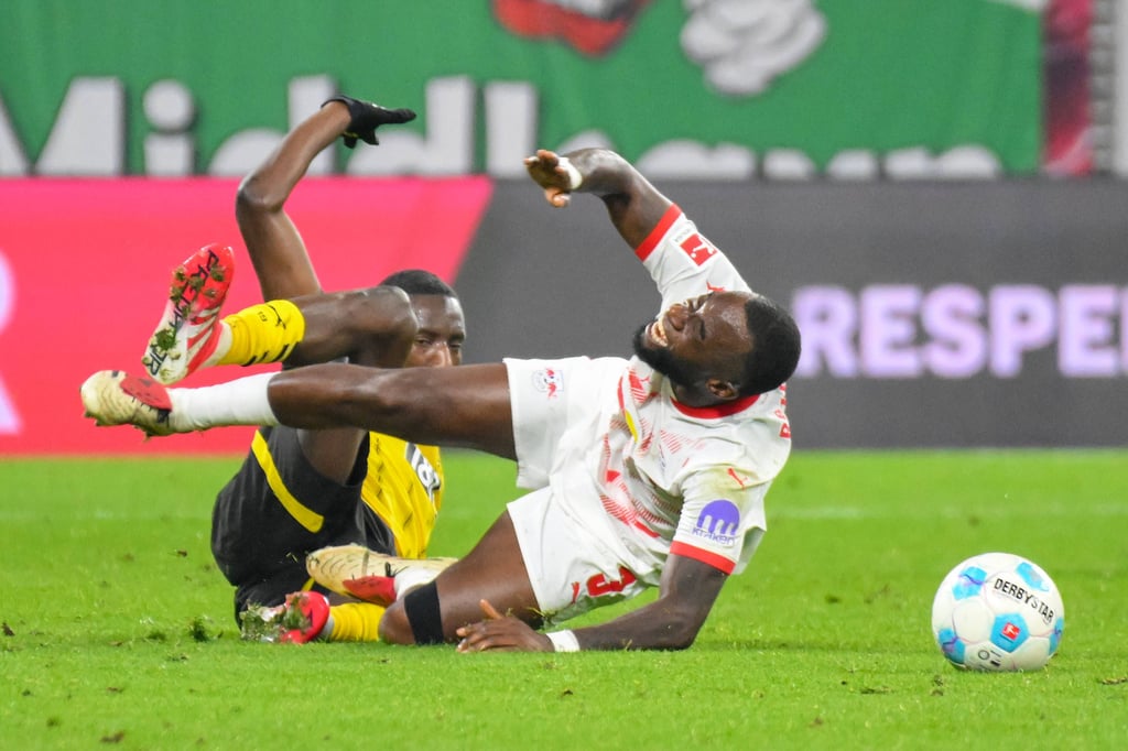 Im Kampfmodus: Lutsharel Geertruida gegen Serhou Guirassy.