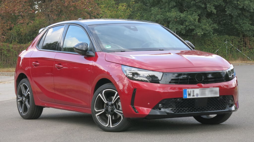 Wochenlang war ein Betrügerpaar mit einem Opel Corsa im Harz unterwegs.