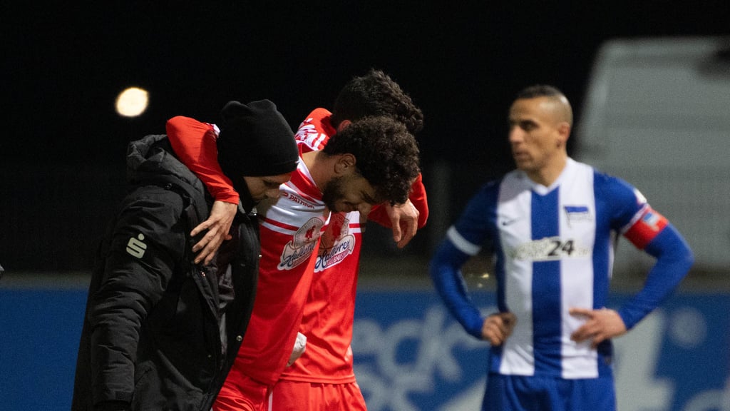 Serhat Polat musste gegen Hertha II mit schmerzverzerrtem Gesicht verletzt vom Feld.