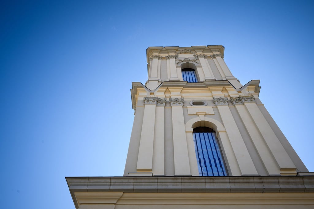 Der wiederaufgebaute Turm der Garnisonkirche Potsdam soll eine Haube erhalten (Archivbild).