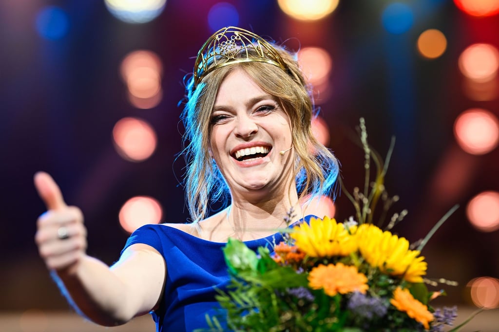 Auf die amtierende Weinkönigin Charlotte Weihl könnte erstmals ein Mann folgen (Archivfoto)