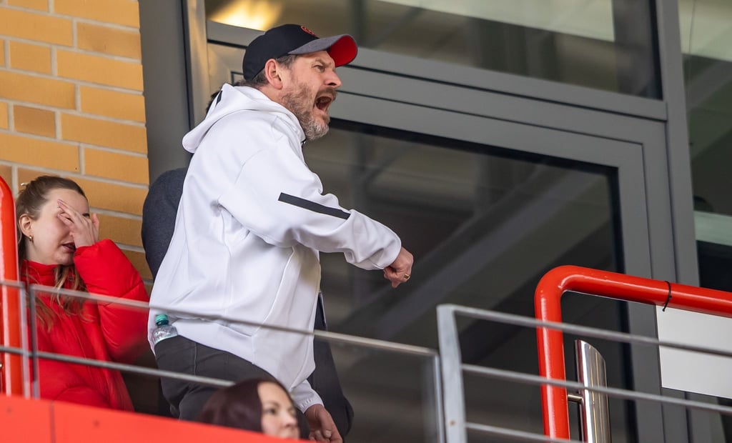 Baumgart war auf der Tribüne viel unterwegs.