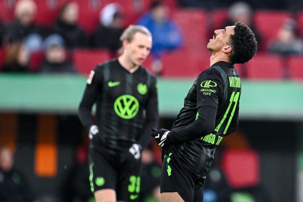 Der VfL Wolfsburg lässt in Augsburg wichtige Punkte für den Kampf um Europa liegen.