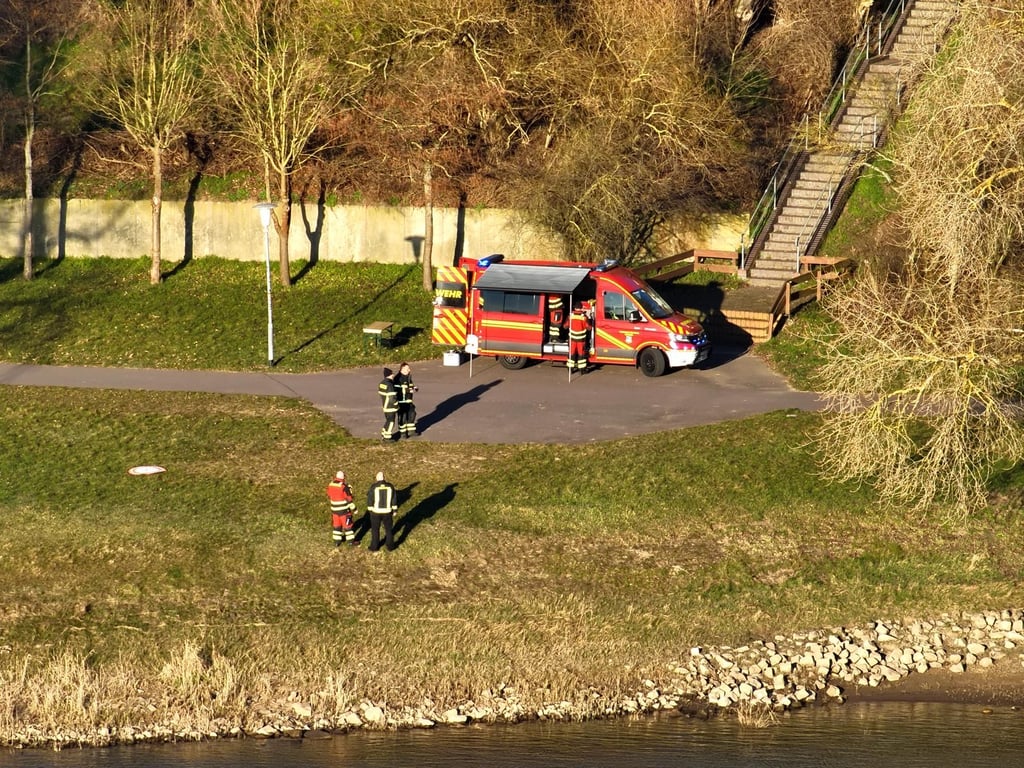 Am Sonntag ist der Polizei eine Verschmutzung der Elbe bei Hohenwarthe durch eine ölige Substanz mitgeteilt worden.