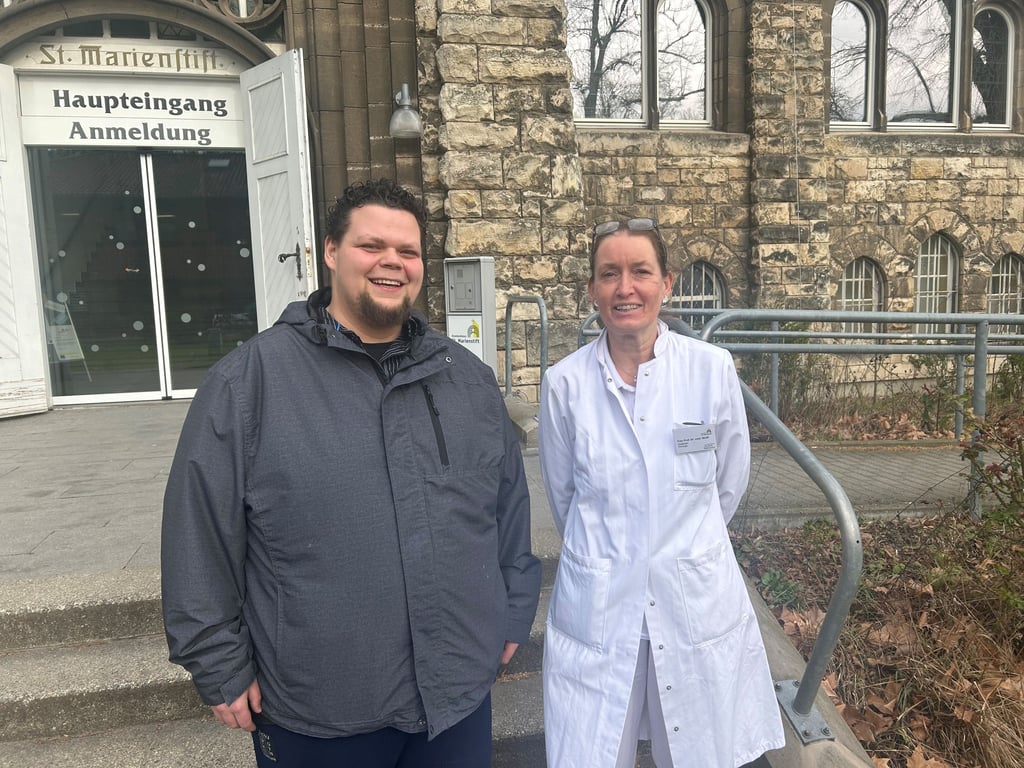 Lukas  Schneider: Er war im Alter von 24 Jahren ein Pflegefall, wog 272 Kilo. Nachdem er seinen Mut gefasst und sich für eine Magenoperation entschieden hat, hat sich sein Leben grundlegend verändert. Inzwischen gründete  er die Selbsthilfegruppe  „Adipositiv“, um  Betroffenen zu helfen. Zusammen wird gekocht und Sport gemacht. So wurde er zum Vorbild – nicht nur für adipöse Menschen.