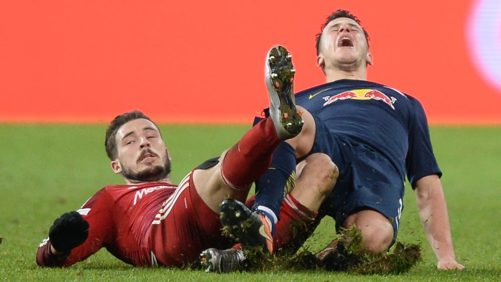 Das tat weh in Ingolstadt: Historische erste Bundesliga-Niederlage für RB, Mathew Leckie gegen Diego Demme.