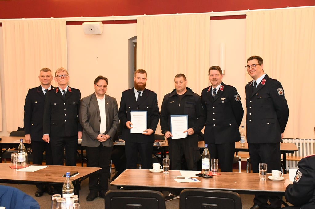 Hier werden Kai Richter und Alexander Müller als Gerätewarte berufen. 