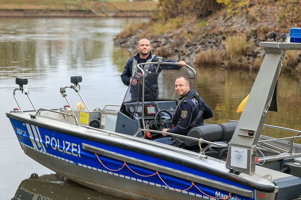 Theo Herfurt und   Robert Kaschner: Die beiden Polizisten des Wasserschutzpolizeireviers Magdeburg eilten am 14. Januar 2024 in Magdeburg einem Ertrinkenden in der Elbe zu Hilfe. Mit einem beherzten Sprung ins eiskalte Wasser konnte der völlig hilflose Mann in letzter Sekunde aus den reißenden Fluten der Hochwasser führenden Elbe gerettet werden.  