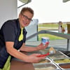 Der Frühling kommt und damit die Eis-Saison: Bärbel Mühlbach  von der Eismanufaktur Mauken hat eine neue Sorte im Angebot – eine Mischung aus süß und etwas scharf.