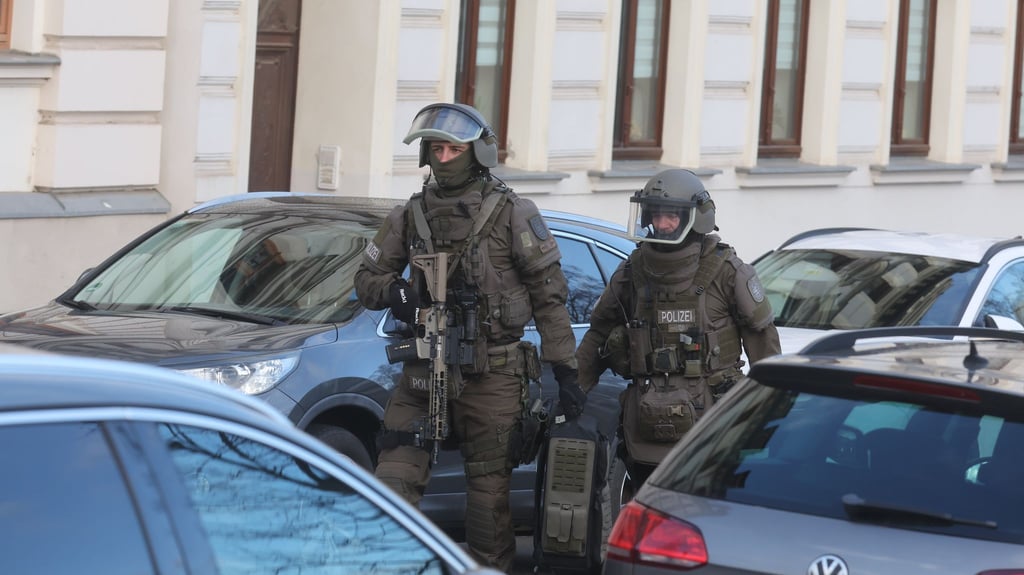 Der tatverdächtige Ehemann der Frau stellte sich am Vormittag und wurde festgenommen.