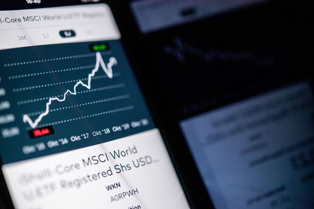 „Stiftung Warentest Finanzen“ hält ETFs auf den MSCI World trotz aller Krisen und politischer Unwägbarkeiten auch weiterhin für empfehlenswert für die langfristige Geldanlage.