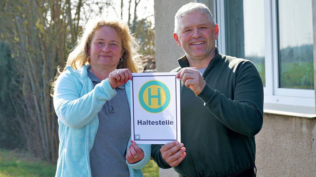 Peter und Annett Fudel leben im Chausseehaus und möchten gern an den öffentlichen Personennahverkehr angeschlossen sein.