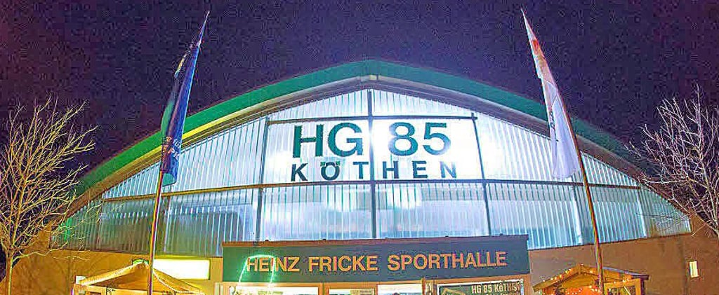 In der Heinz-Fricke-Sporthalle in Köthen sind Reparaturen in Dusch- und Umkleideräumen im Gang.