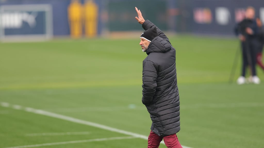Marco Rose grüßt RB-Fans beim öffentlichen Training zur letzten Länderspielpause November 2024