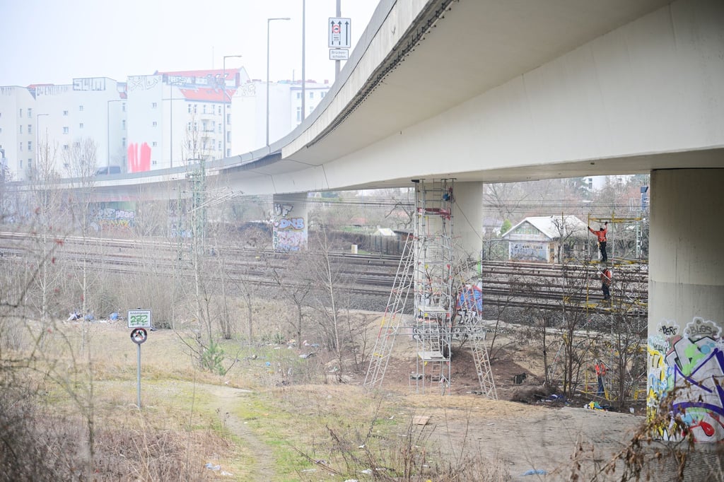 Die Ringbahnbrücke ist schon seit Anfang des Monats nur einspurig befahrbar. (Archivbild)