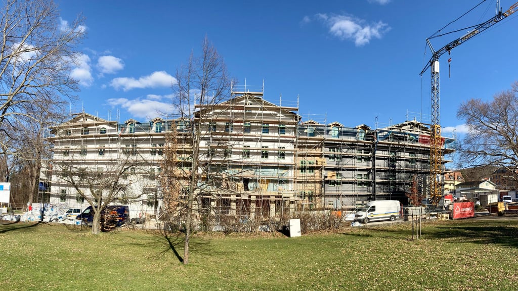 Das künftige Seniorenzentrum Haus Zehnpfund steht direkt am Rand des Thalenser Kurparks.