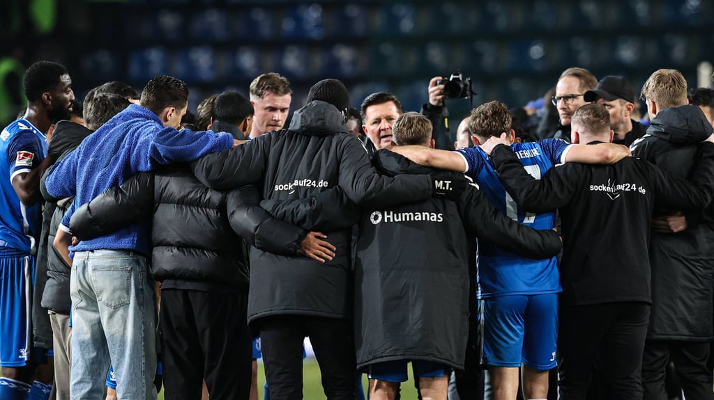 Der FCM-Spielerkreis nach der Heimniederlage gegen den HSV: Einschwören auf die kommenden Aufgaben im Aufstiegskampf.
