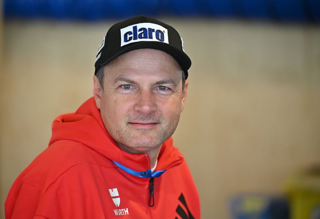 Das deutsche Biathlon-Team um Sportdirektor Felix Bitterling musste einen Schreckmoment überstehen.