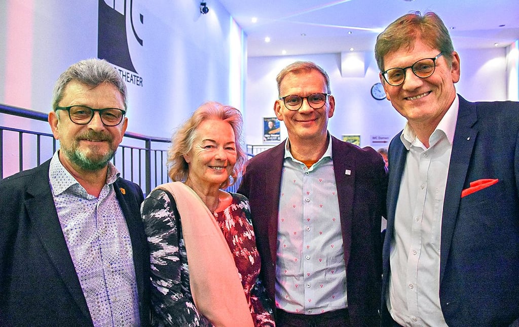 Peter und Karin Fechner (v. l.), Arno Frommhagen und Jens Eckhardt waren voll des Lobes – sowohl über die geehrten Helfer und Retter als auch die Kandidaten und das gezeigte Programm. „Das war einfach richtig schön“, so Peter Fechner.