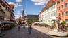 Der Marktplatz in Quedlinburg mit seinen Cafés und Restaurants ist ein beliebter Treffpunkt und oft Ausgangspunkt für Entdeckungstouren durch die historische Innenstadt.