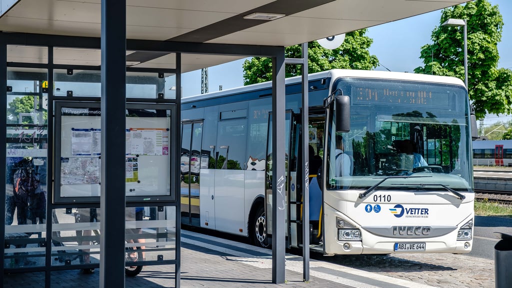 Ein hoher Krankenstand führt am Mittwochmorgen zu zahlreichen Busausfällen im Landkreis Wittenberg.